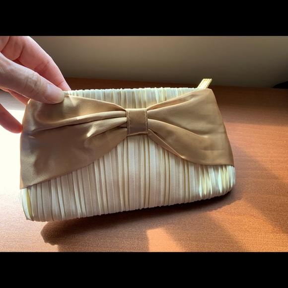 ASTALIFT bow tie details purse - Picture 2 of 8